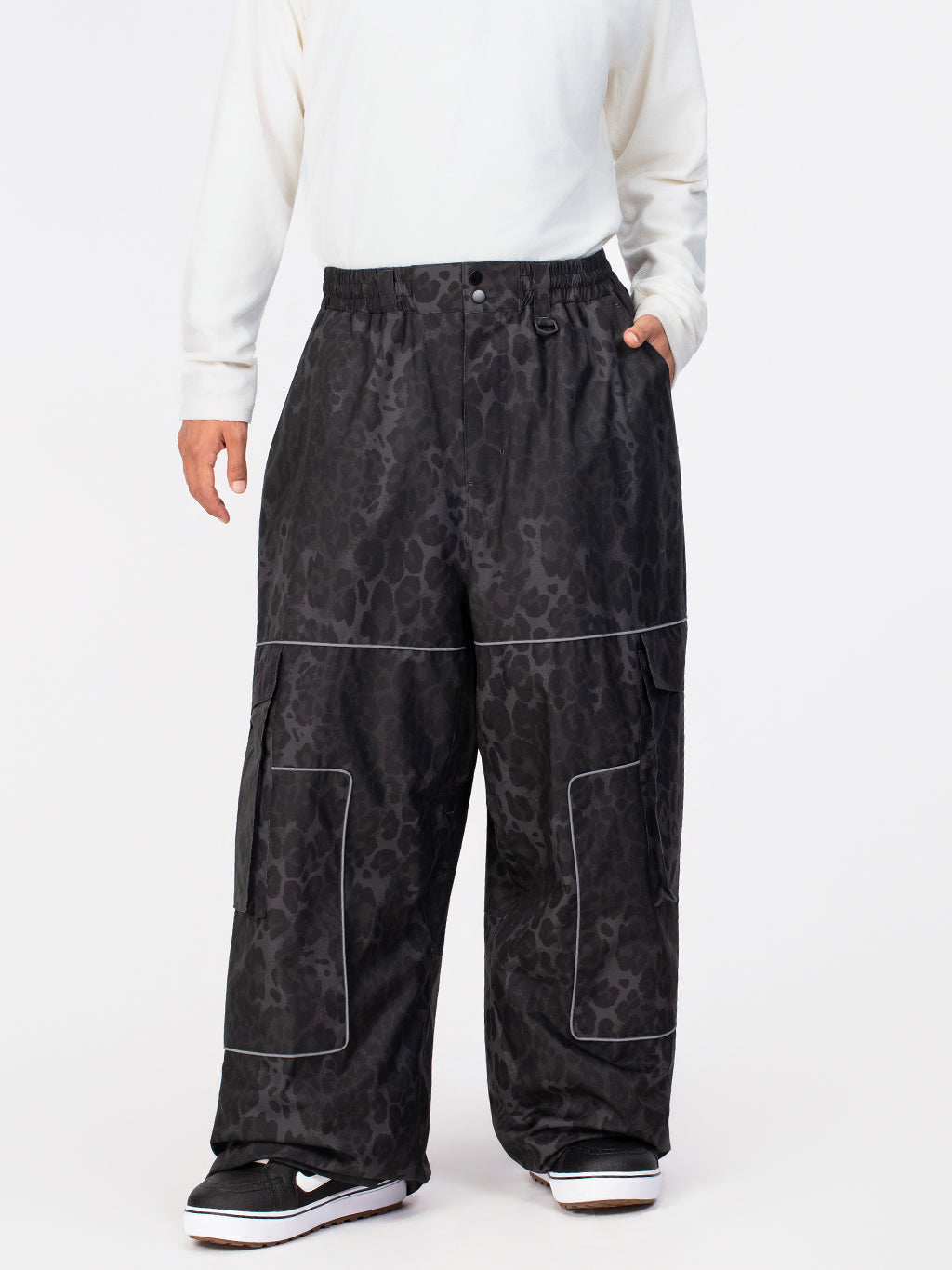 Nightline Park Rider Herren-Schneehose mit reflektierenden Details, Cargotaschen und weitem Schnitt