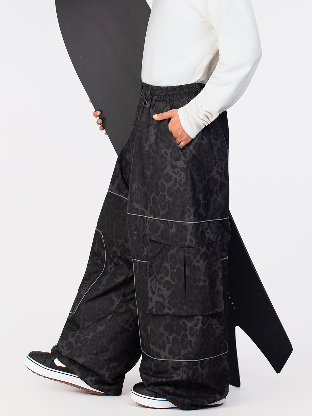 Nightline Park Rider Herren-Schneehose mit reflektierenden Details, Cargotaschen und weitem Schnitt