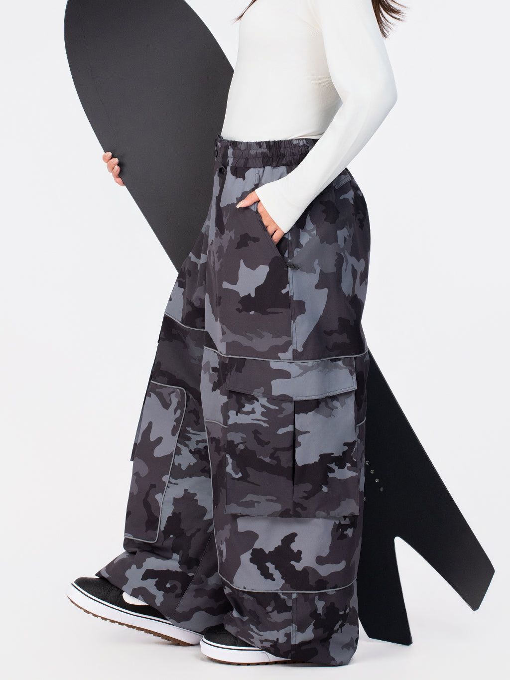 Nightline Park Rider Damen-Skihose mit reflektierenden Details, Cargotaschen und weitem Schnitt