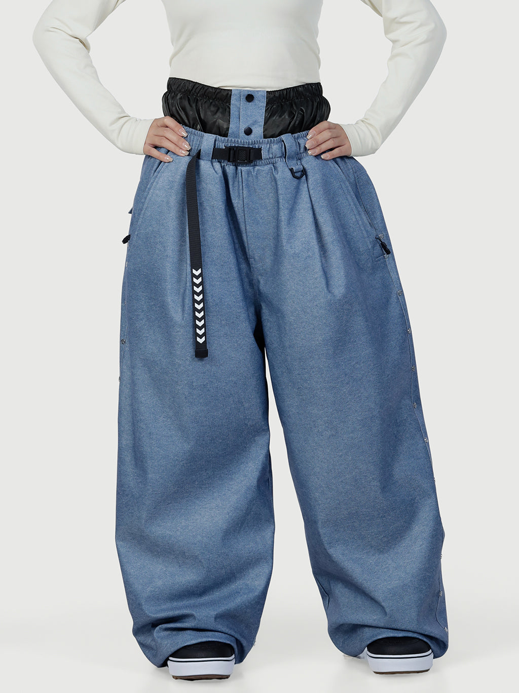 Urban Vibe Damen-Arbeitskleidungs-inspirierte, nietenverzierte, weite OG Baggy Schneehose