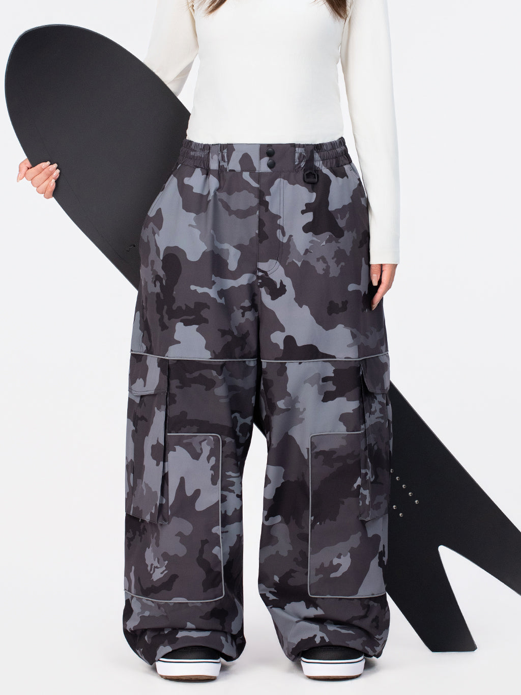 Nightline Park Rider Damen-Skihose mit reflektierenden Details, Cargotaschen und weitem Schnitt