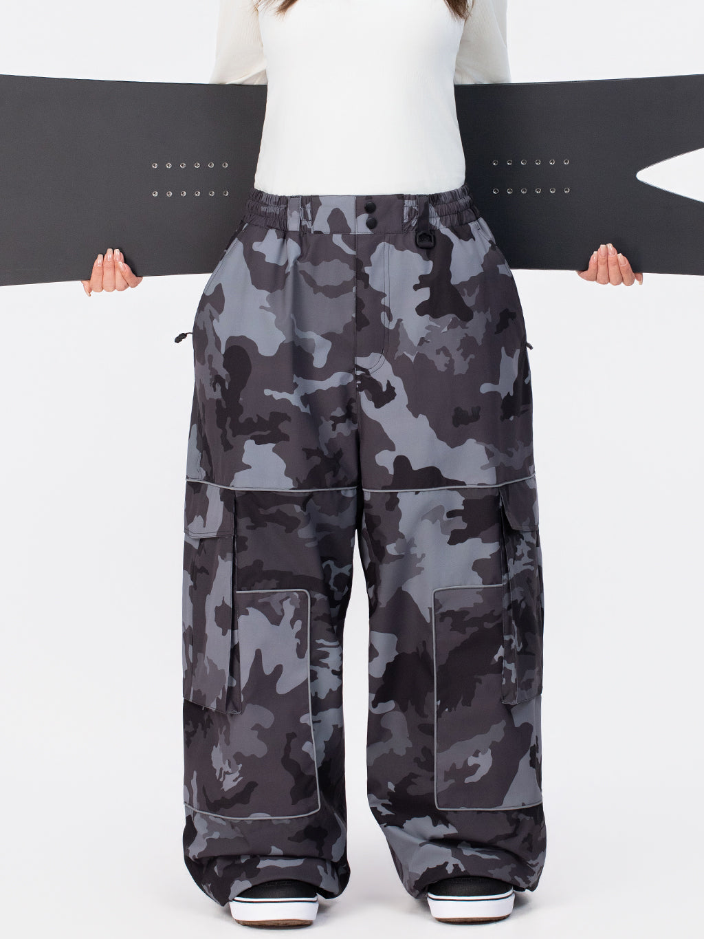 Nightline Park Rider Damen-Skihose mit reflektierenden Details, Cargotaschen und weitem Schnitt