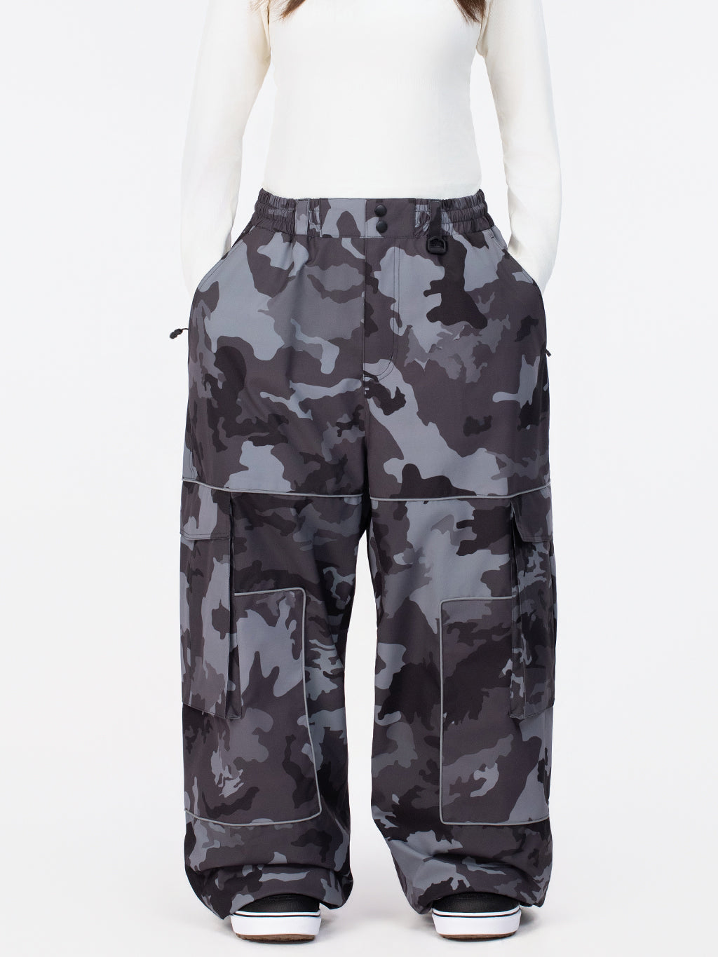 Nightline Park Rider Damen-Skihose mit reflektierenden Details, Cargotaschen und weitem Schnitt