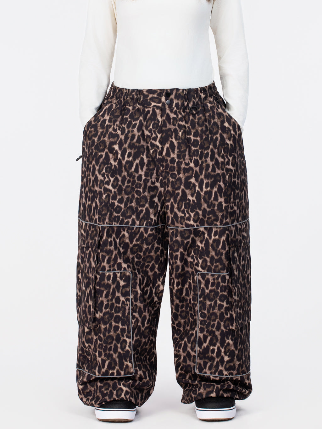 Nightline Park Rider Damen-Skihose mit reflektierenden Details, Cargotaschen und weitem Schnitt