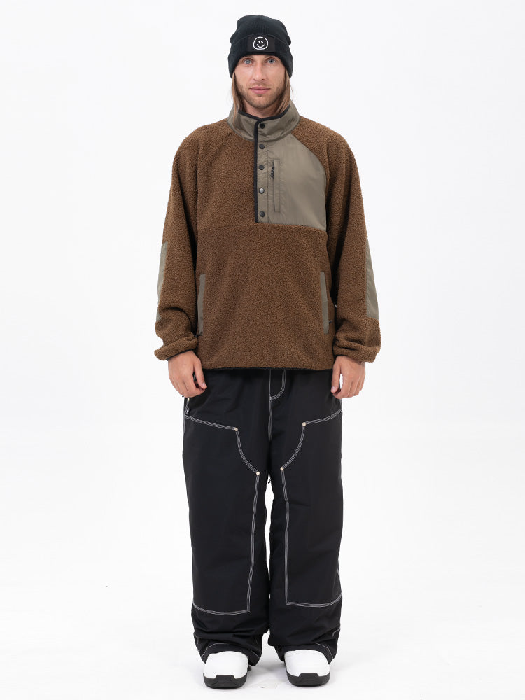 Set aus Herren-Pullover aus Kunstfleece und lässiger Freerider-Schneehose im urbanen Streetstyle