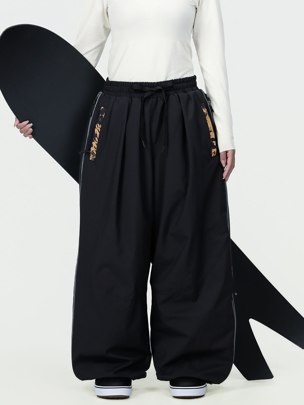 Hyper Flux Damen-Skihose mit seitlichem Reißverschluss und Graffiti-Einsatz, extra weit geschnitten, Freestyle-Schneehose