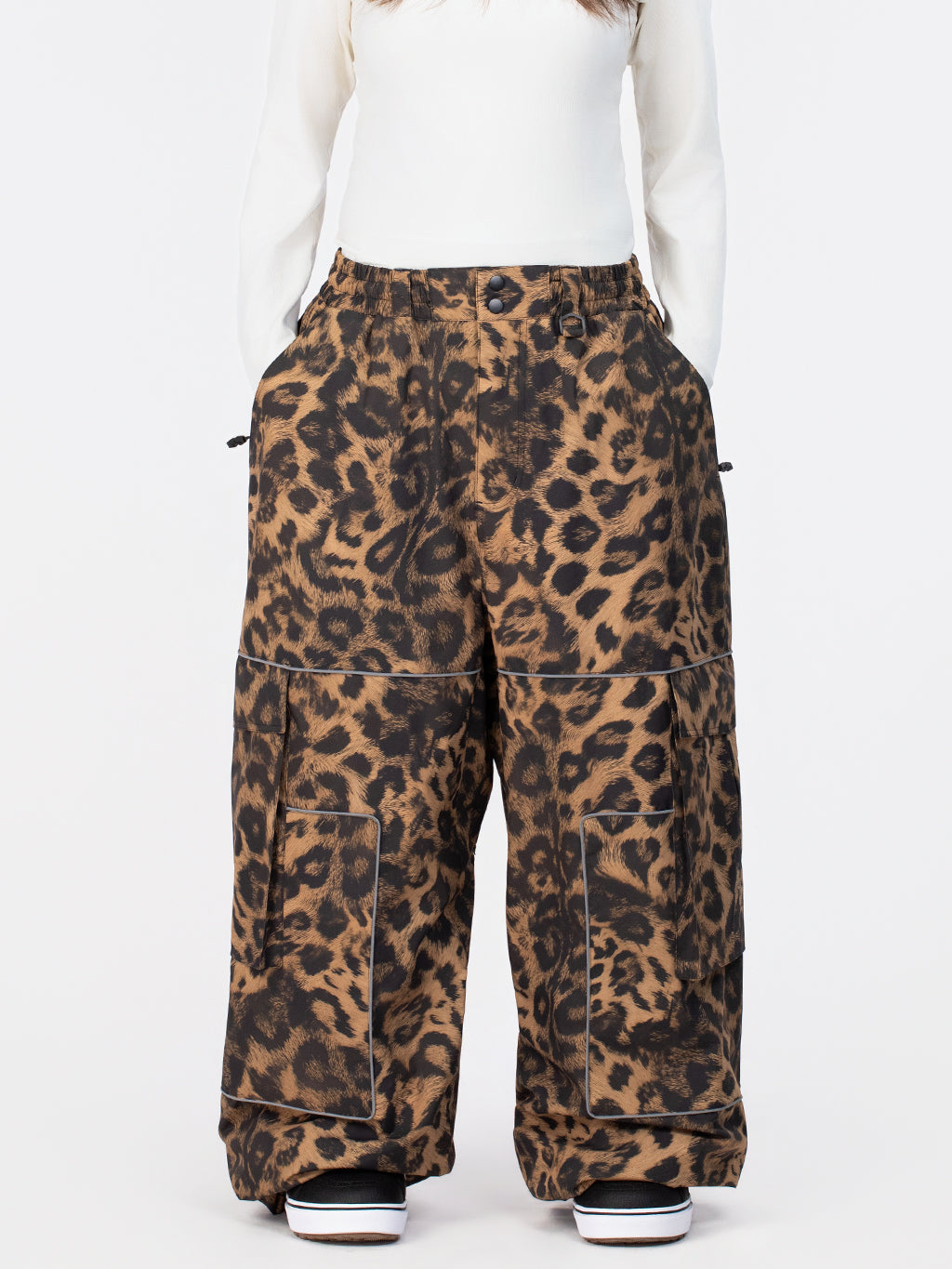 Nightline Park Rider Damen-Skihose mit reflektierenden Details, Cargotaschen und weitem Schnitt