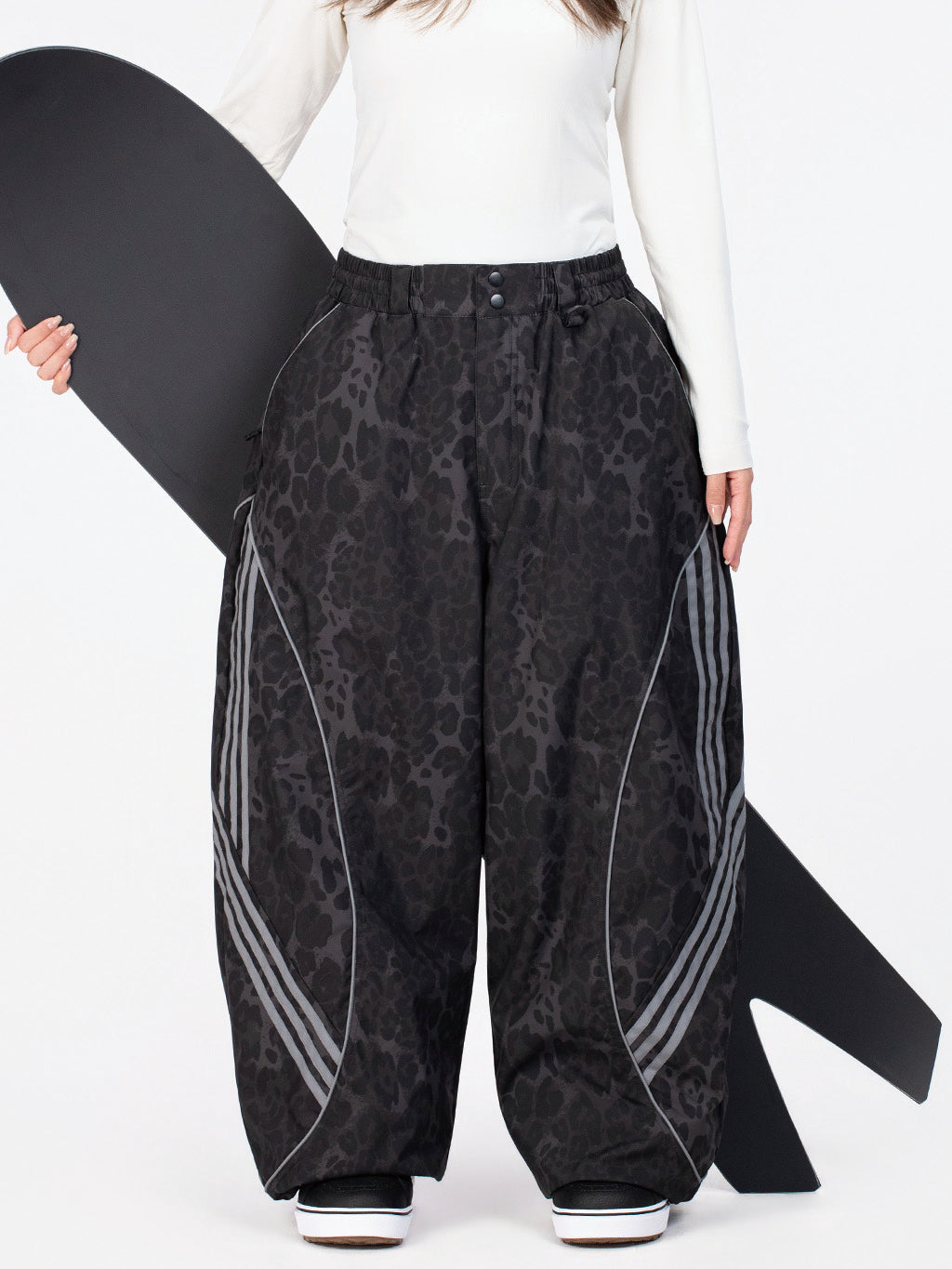 Nightline Park Rider Damen-Schneehose mit reflektierenden Kurven und lockerer Passform