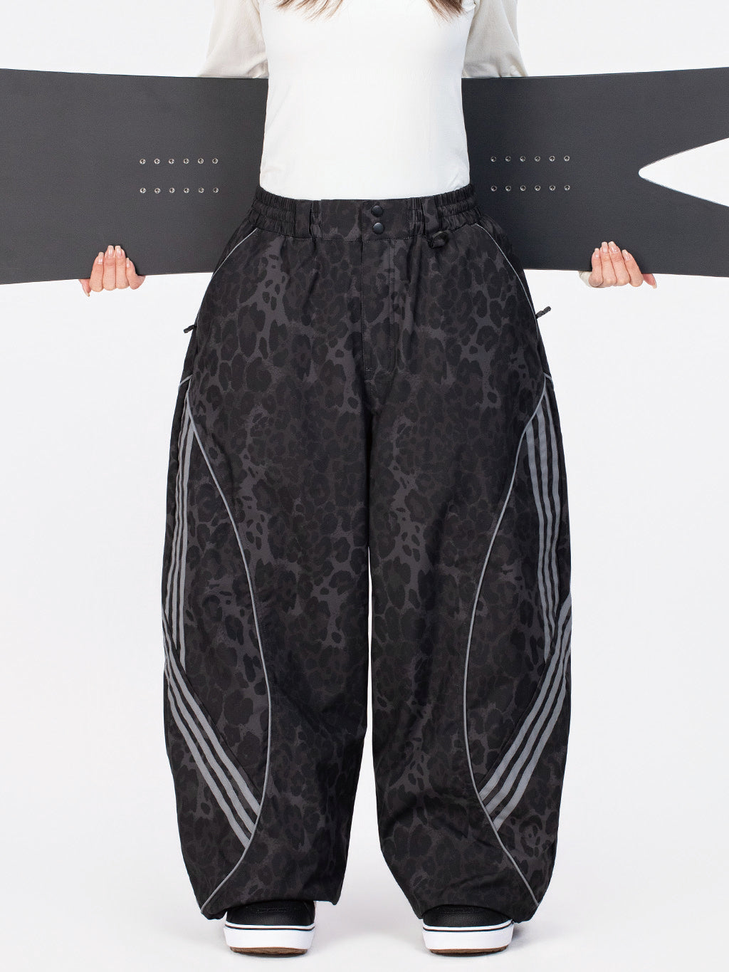 Nightline Park Rider Damen-Schneehose mit reflektierenden Kurven und lockerer Passform
