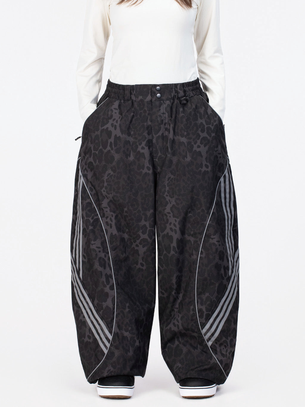Nightline Park Rider Damen-Schneehose mit reflektierenden Kurven und lockerer Passform