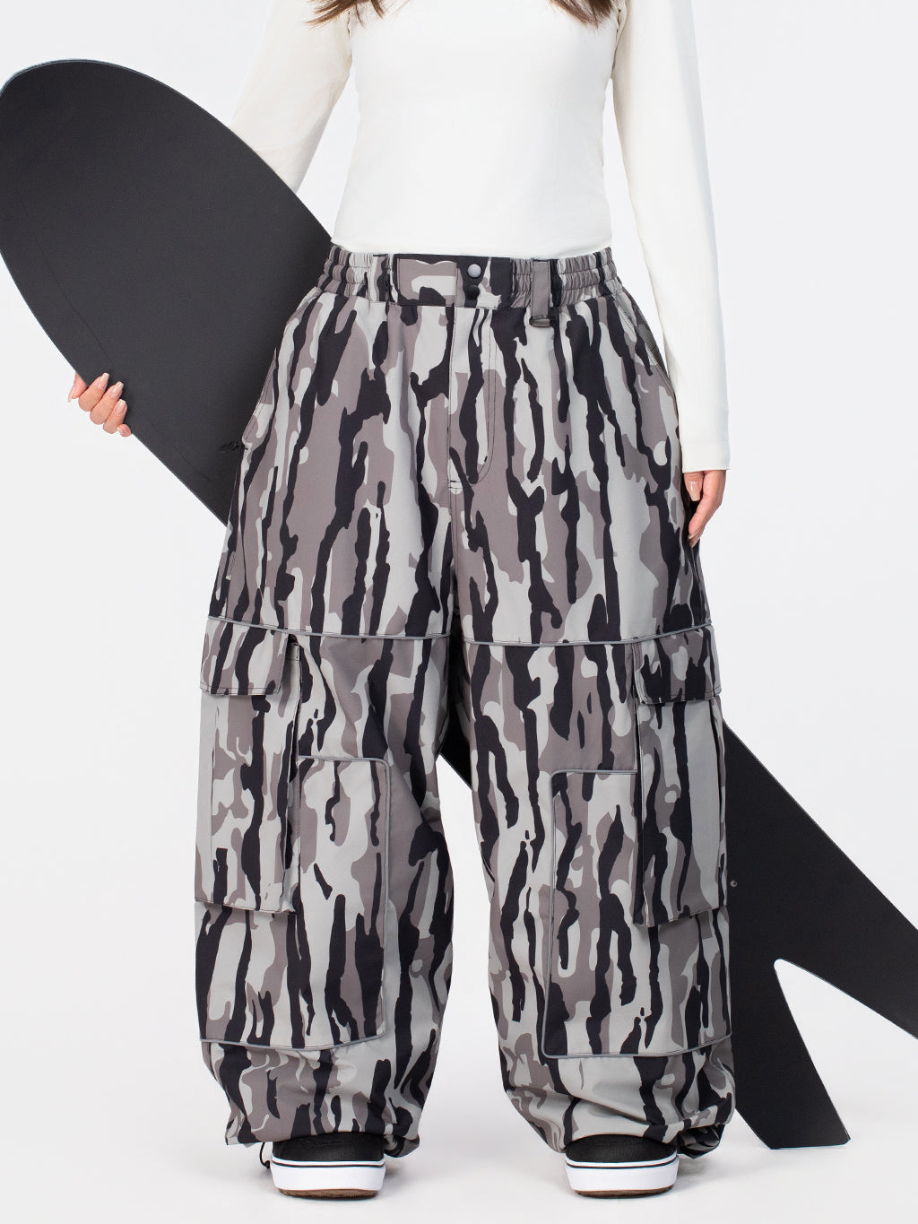 Nightline Park Rider Damen-Skihose mit reflektierenden Details, Cargotaschen und weitem Schnitt