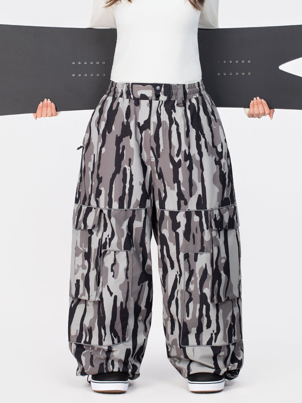 Nightline Park Rider Damen-Skihose mit reflektierenden Details, Cargotaschen und weitem Schnitt