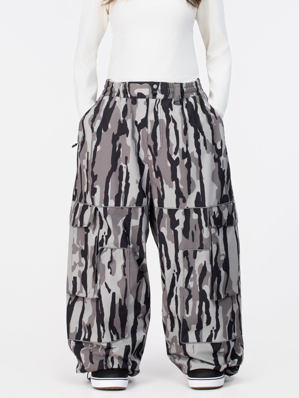 Nightline Park Rider Damen-Skihose mit reflektierenden Details, Cargotaschen und weitem Schnitt