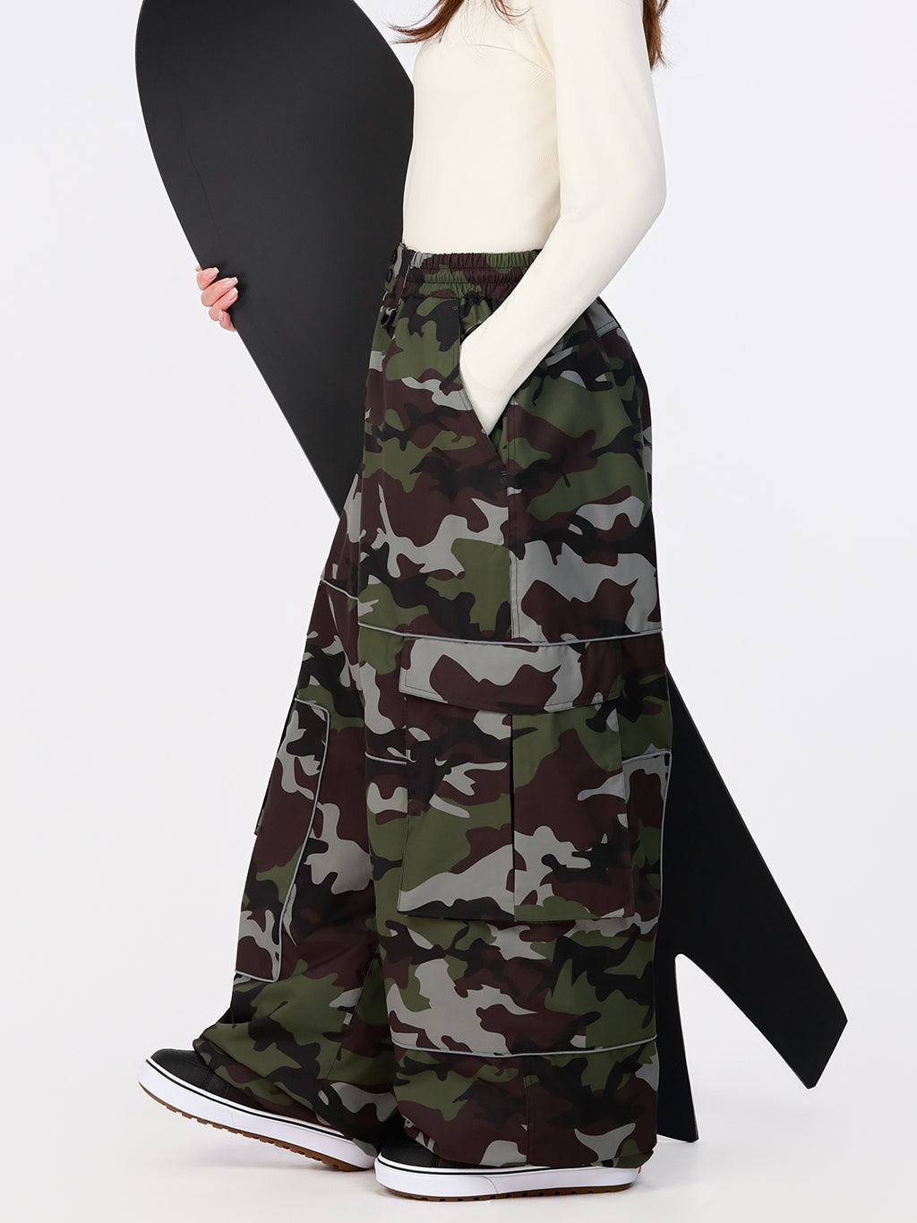 Nightline Park Rider Damen-Skihose mit reflektierenden Details, Cargotaschen und weitem Schnitt