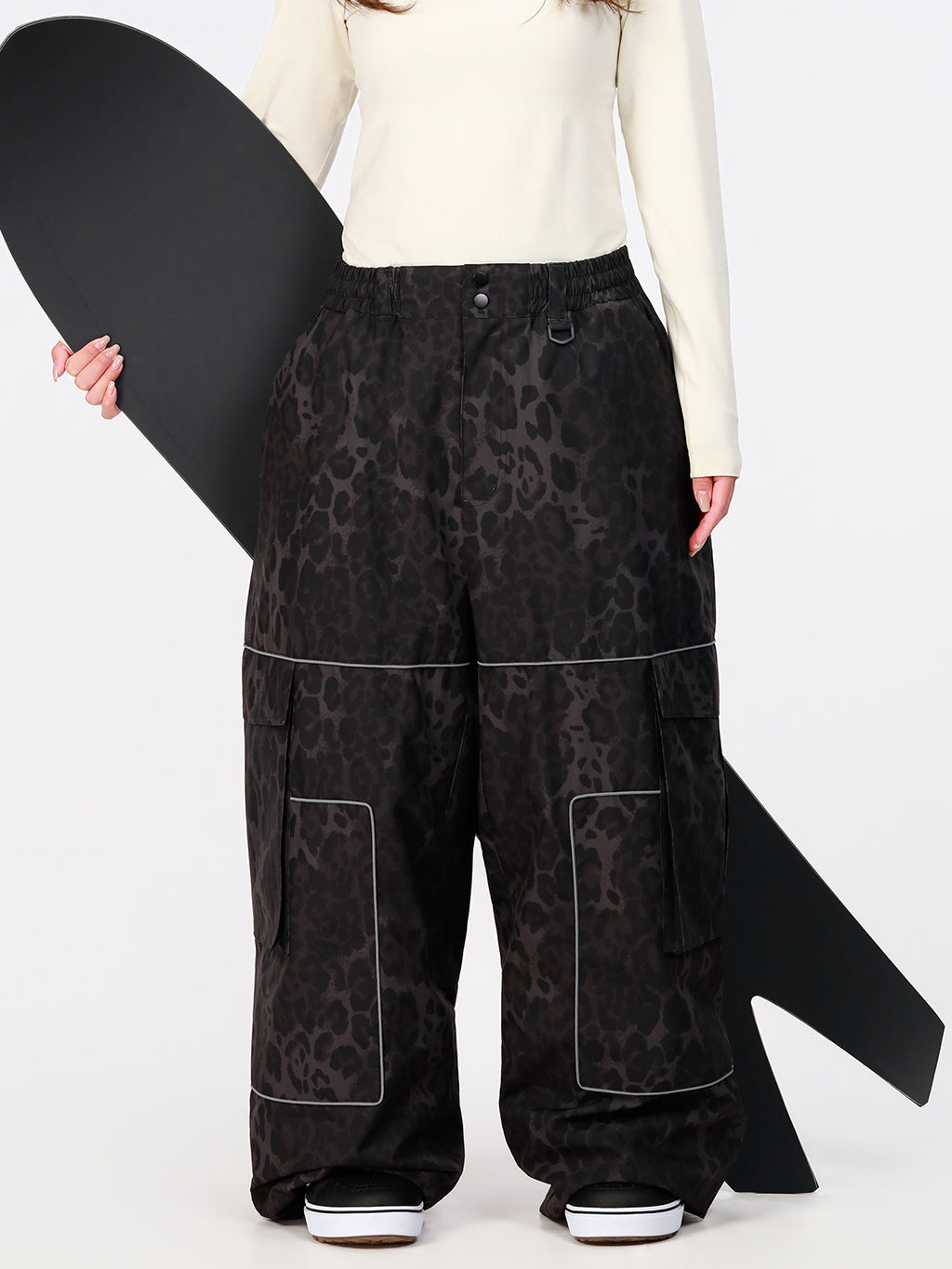 Nightline Park Rider Damen-Skihose mit reflektierenden Details, Cargotaschen und weitem Schnitt