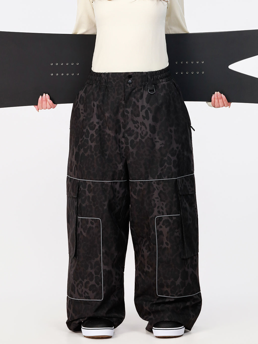 Nightline Park Rider Damen-Skihose mit reflektierenden Details, Cargotaschen und weitem Schnitt