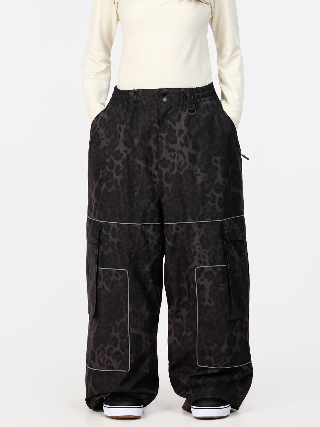 Nightline Park Rider Damen-Skihose mit reflektierenden Details, Cargotaschen und weitem Schnitt