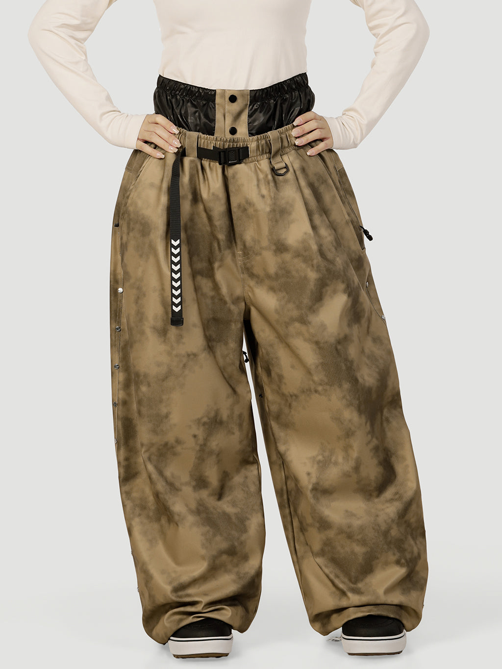 Urban Vibe Damen-Arbeitskleidungs-inspirierte, nietenverzierte, weite OG Baggy Schneehose
