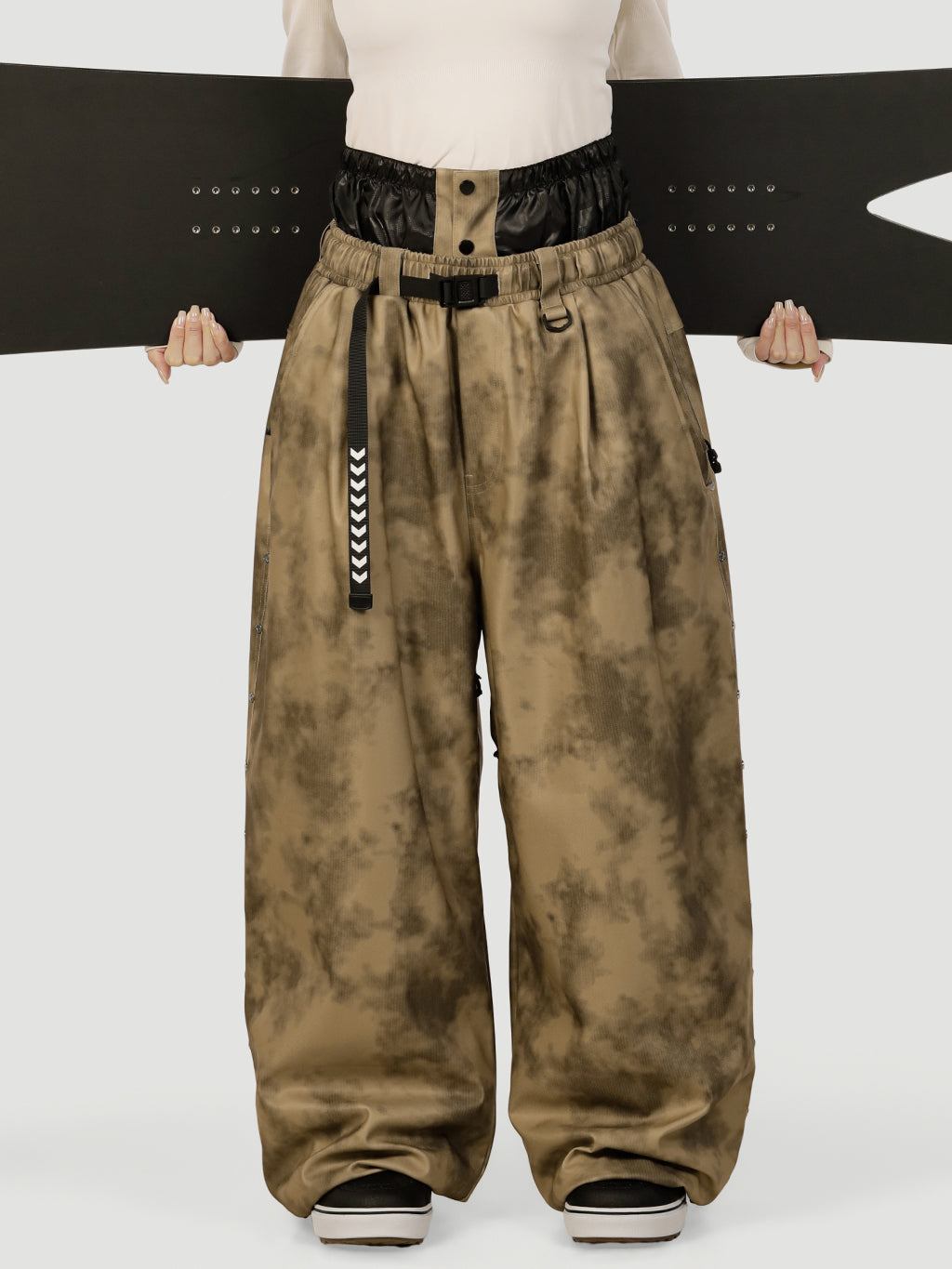 Urban Vibe Damen-Arbeitskleidungs-inspirierte, nietenverzierte, weite OG Baggy Schneehose