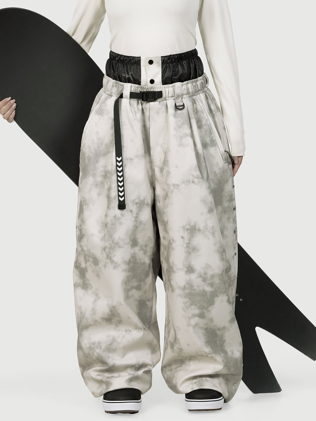 Urban Vibe Damen-Arbeitskleidungs-inspirierte, nietenverzierte, weite OG Baggy Schneehose