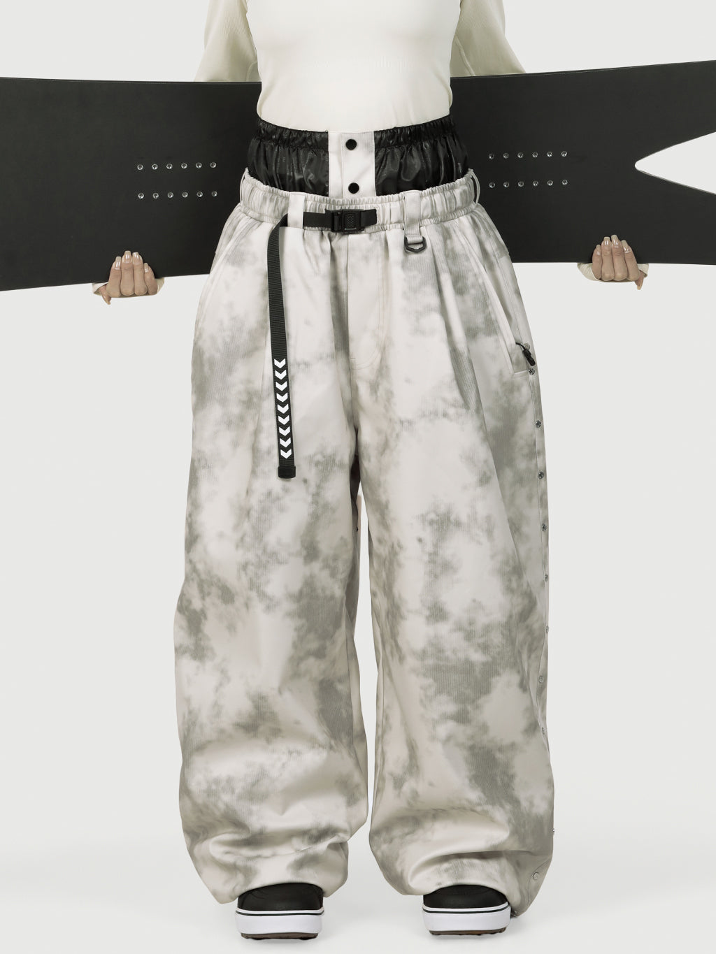 Urban Vibe Damen-Arbeitskleidungs-inspirierte, nietenverzierte, weite OG Baggy Schneehose