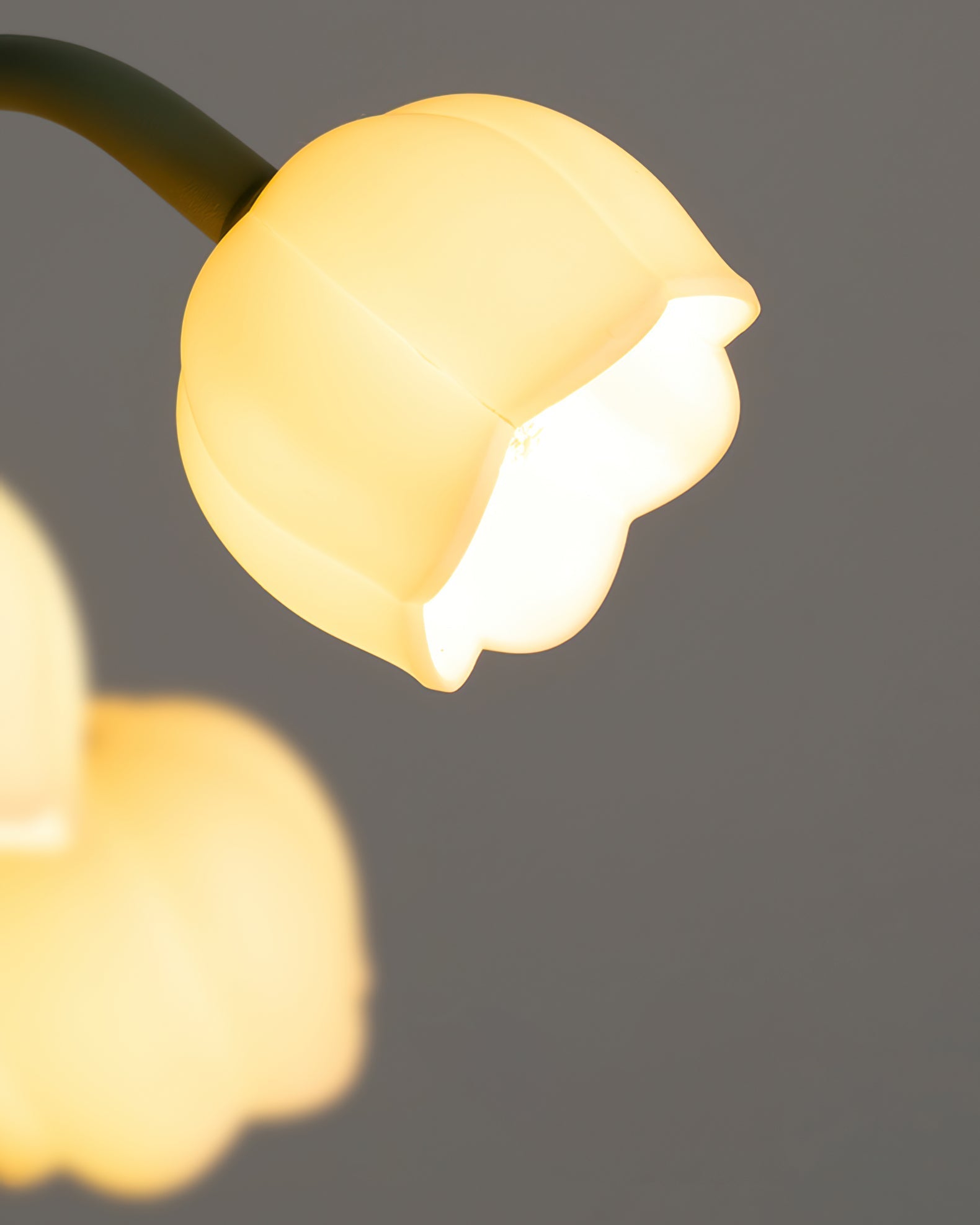 Luvano Tischleuchte Blüte Glas elegant