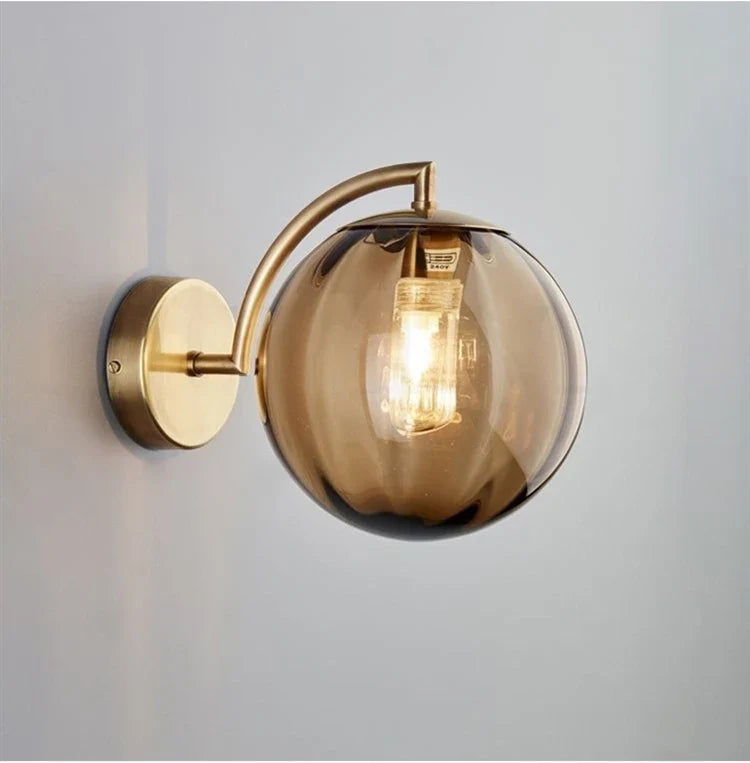 Luvano Wandleuchte Glaskugel Messing Rauchglas